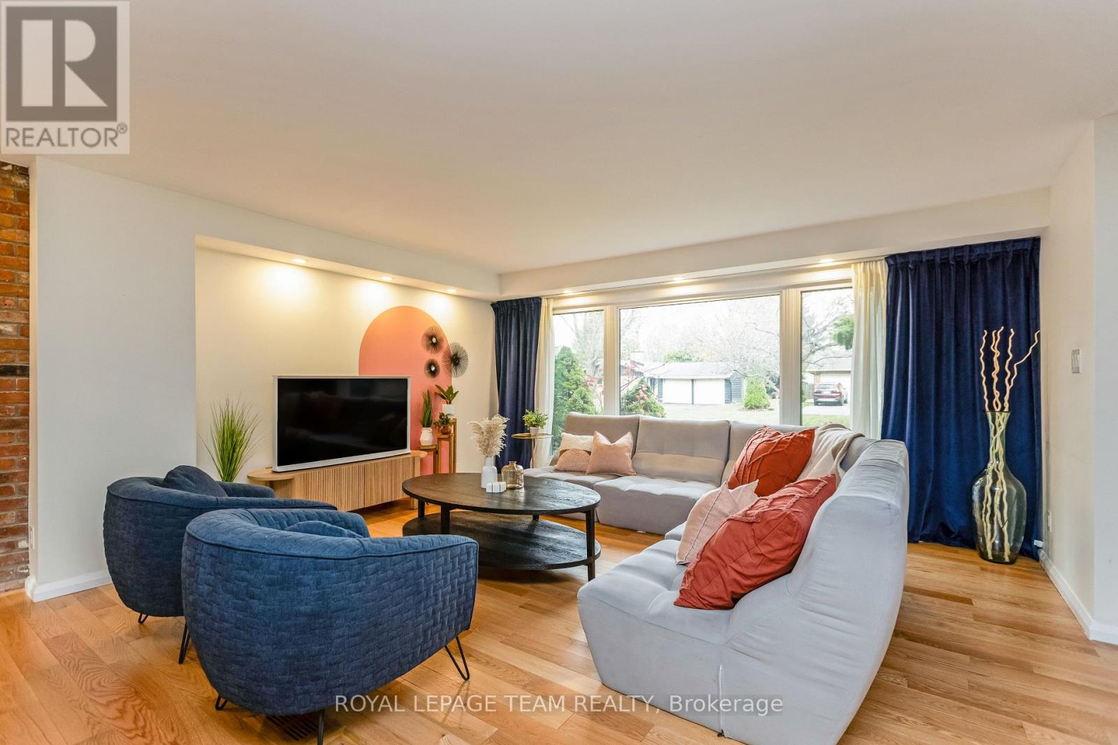 Property at 12 PELLAN CRESCENT image 4