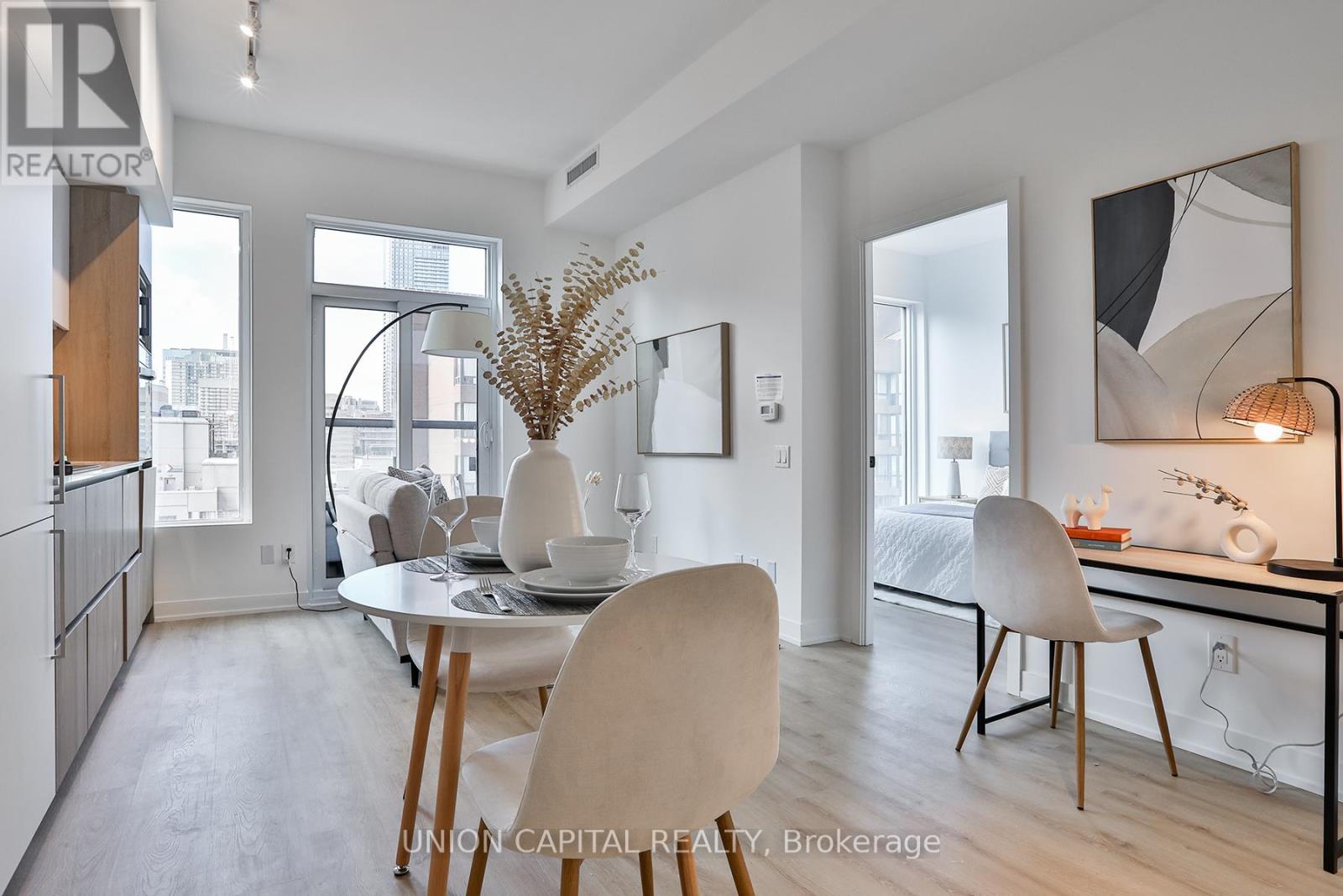 1005 - 319 Jarvis Street, Toronto, Ontario  M5B 0C8 - Photo 3 - C12102230