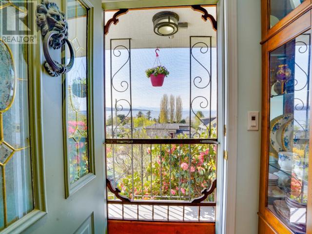 3296 Malaspina Ave, Powell River, British Columbia  V8A 1B5 - Photo 6 - 18912