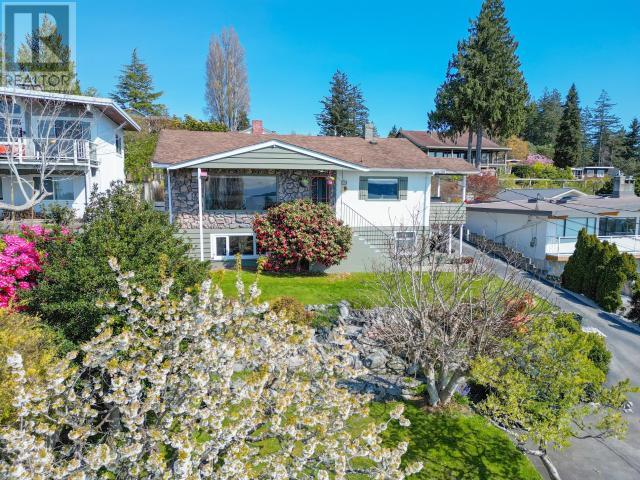 Property at 3296 MALASPINA AVE image 2