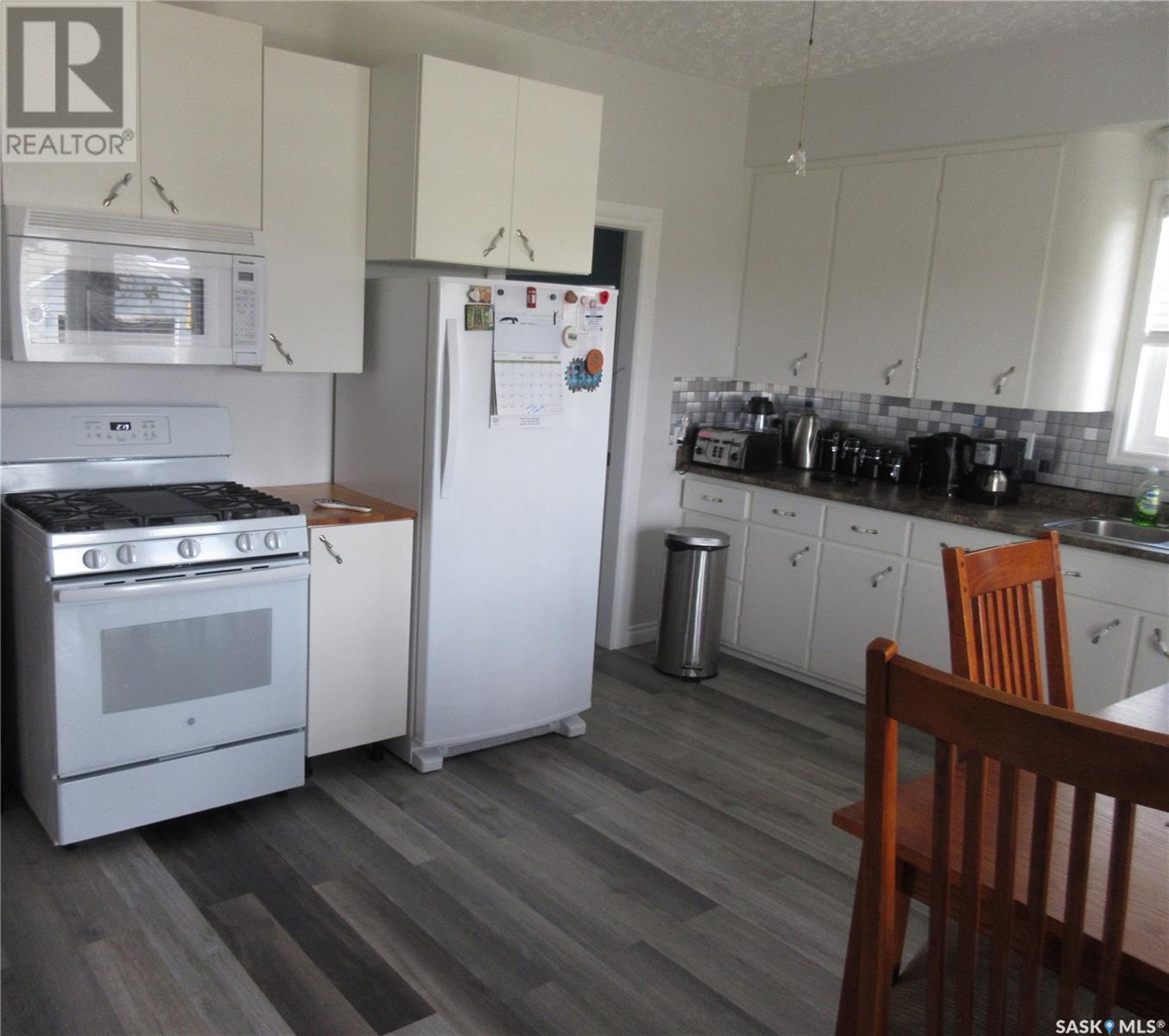 Property at 101 Saskatchewan AVENUE image 3