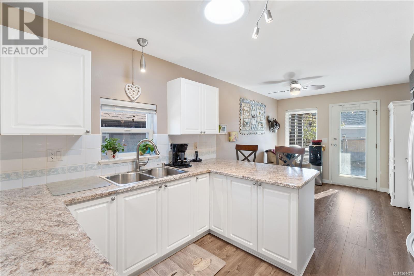 Property at 586 Hampstead St image 4