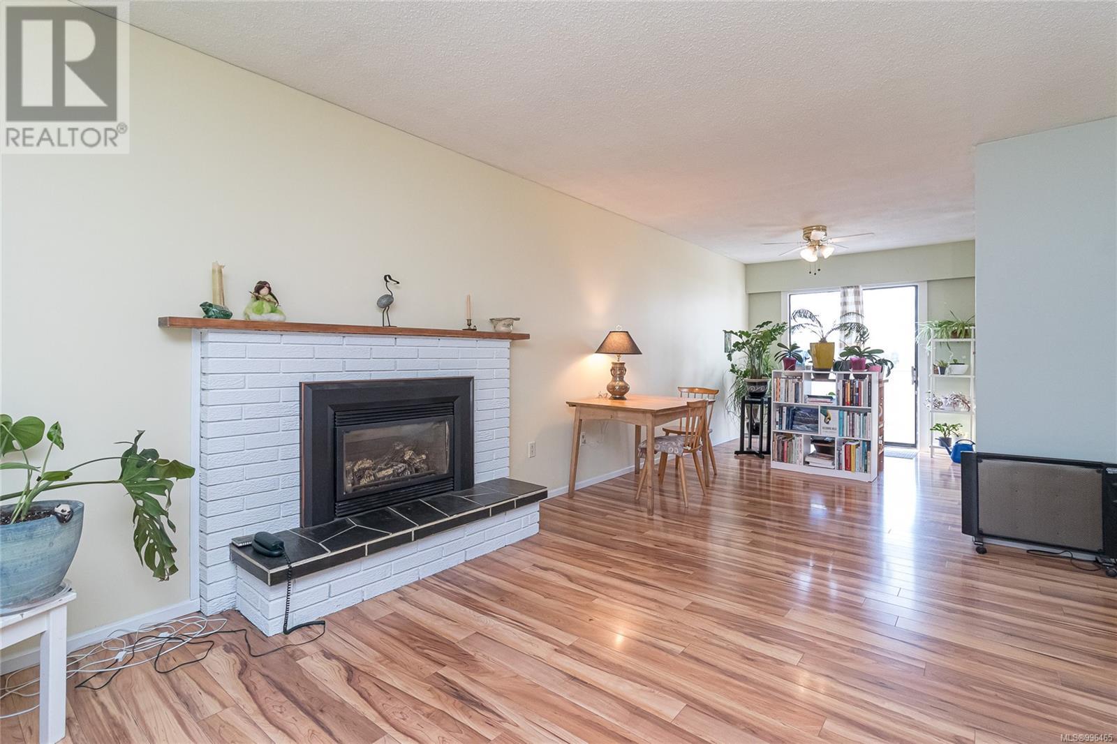 Property at 2343 Orchard Ave image 5