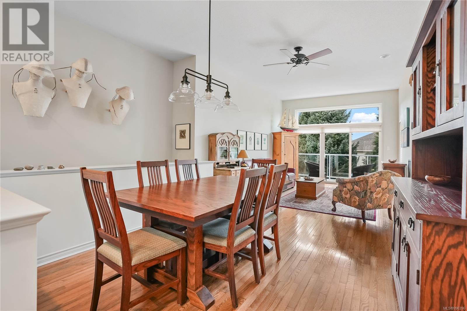 Property at 808 Country Club Dr image 1