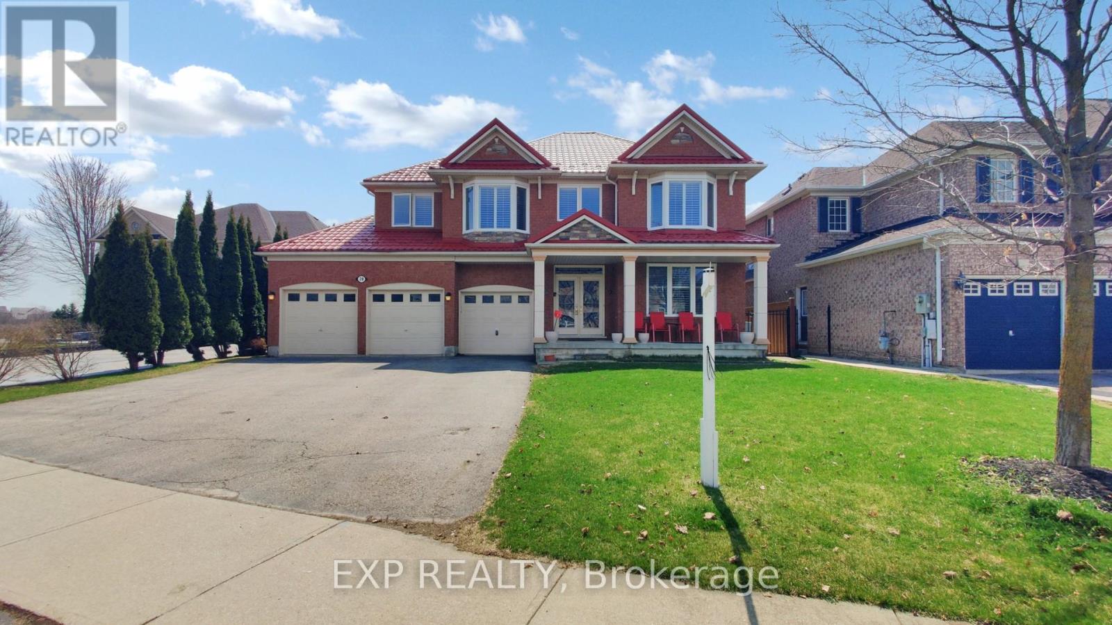 Property at 28 COSMO COURT W image 1