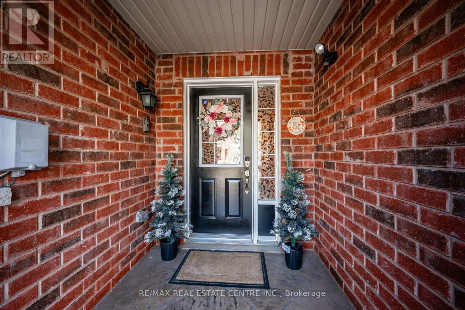 Property at 47 VANHORNE CLOSE image 2