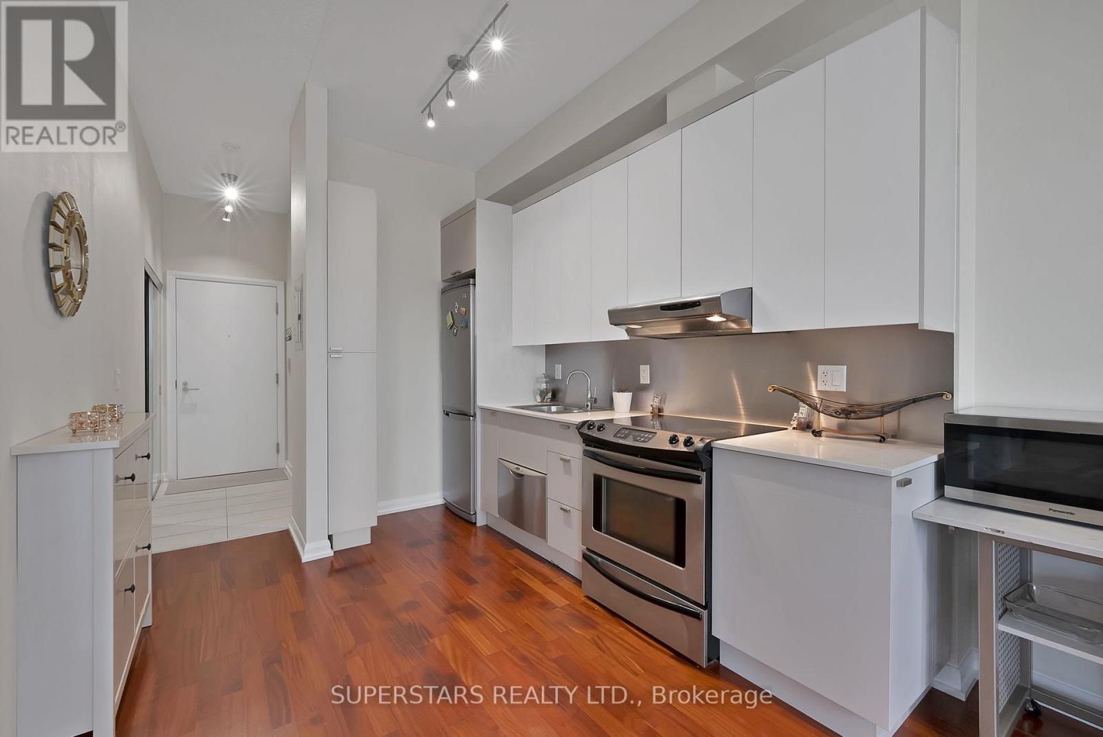1820 - 111 Elizabeth Street, Toronto, Ontario  M5G 1P7 - Photo 6 - C12087217
