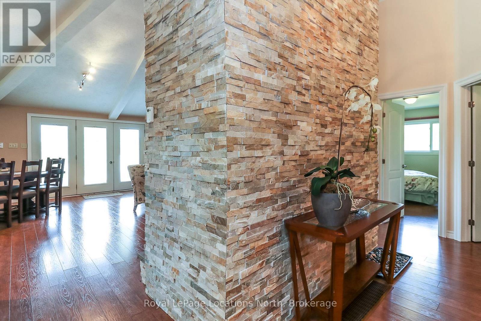 Property at 10 SUNSET COURT image 4