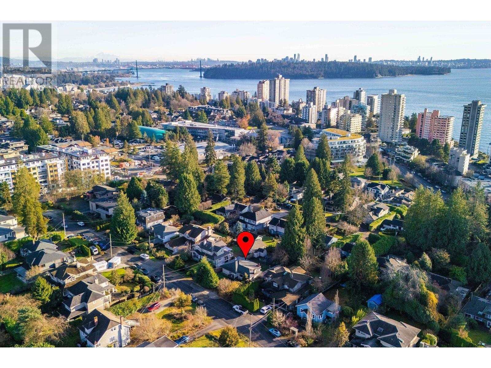 2250 Haywood Avenue, West Vancouver, British Columbia  V7V 1X5 - Photo 36 - R2994092