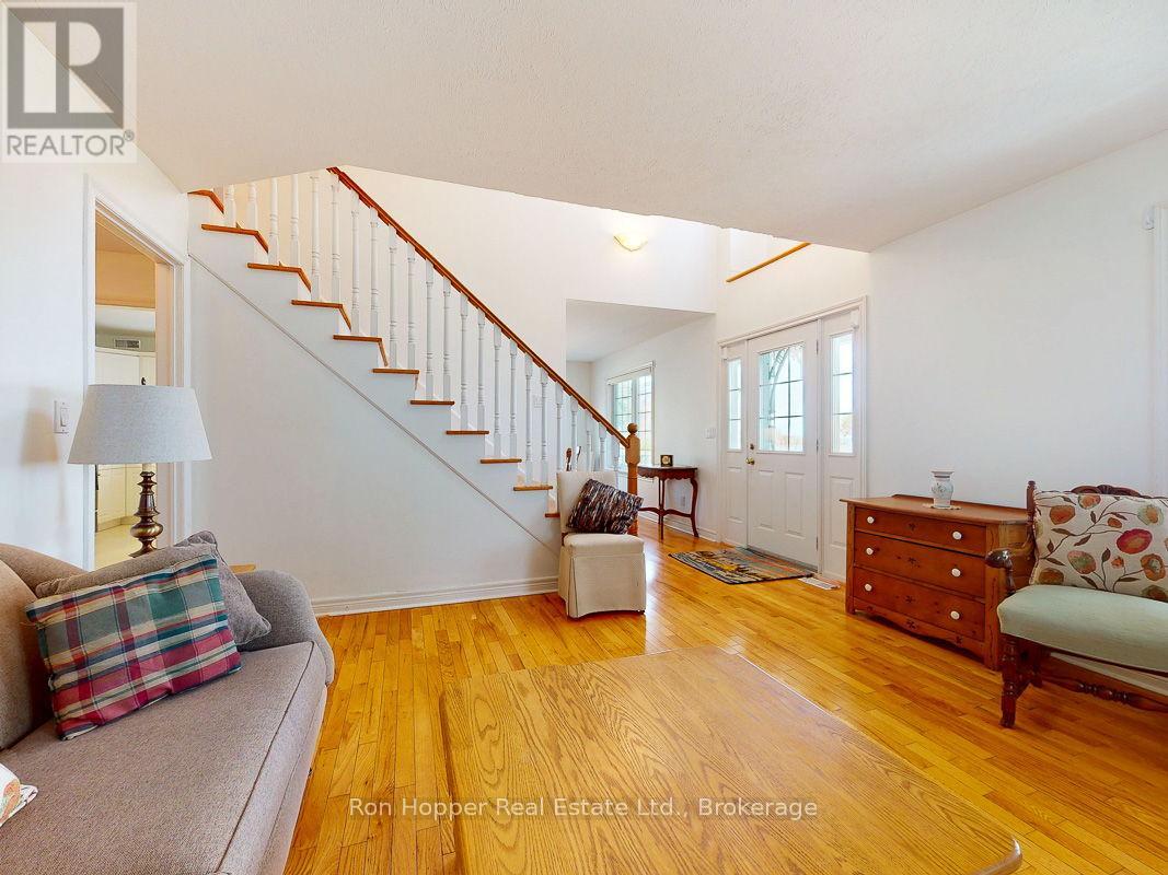 110 Cottage Lane, Georgian Bluffs, Ontario  N4K 5N4 - Photo 15 - X12102318
