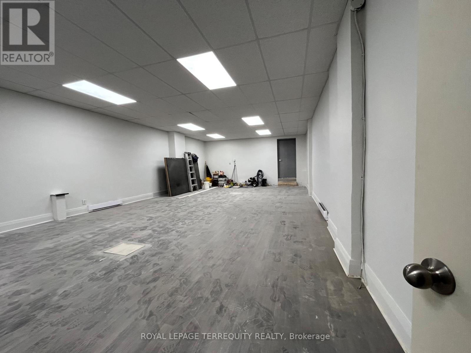 B - 389 Jane Street, Toronto, Ontario  M6S 3Z3 - Photo 4 - W12101090