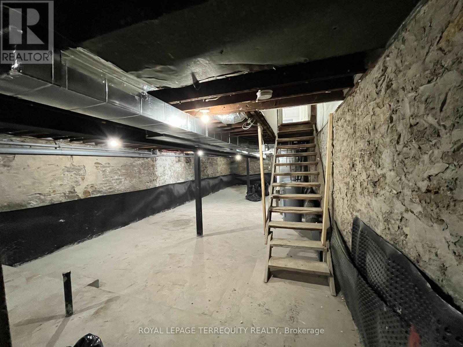 B - 389 Jane Street, Toronto, Ontario  M6S 3Z3 - Photo 8 - W12101090