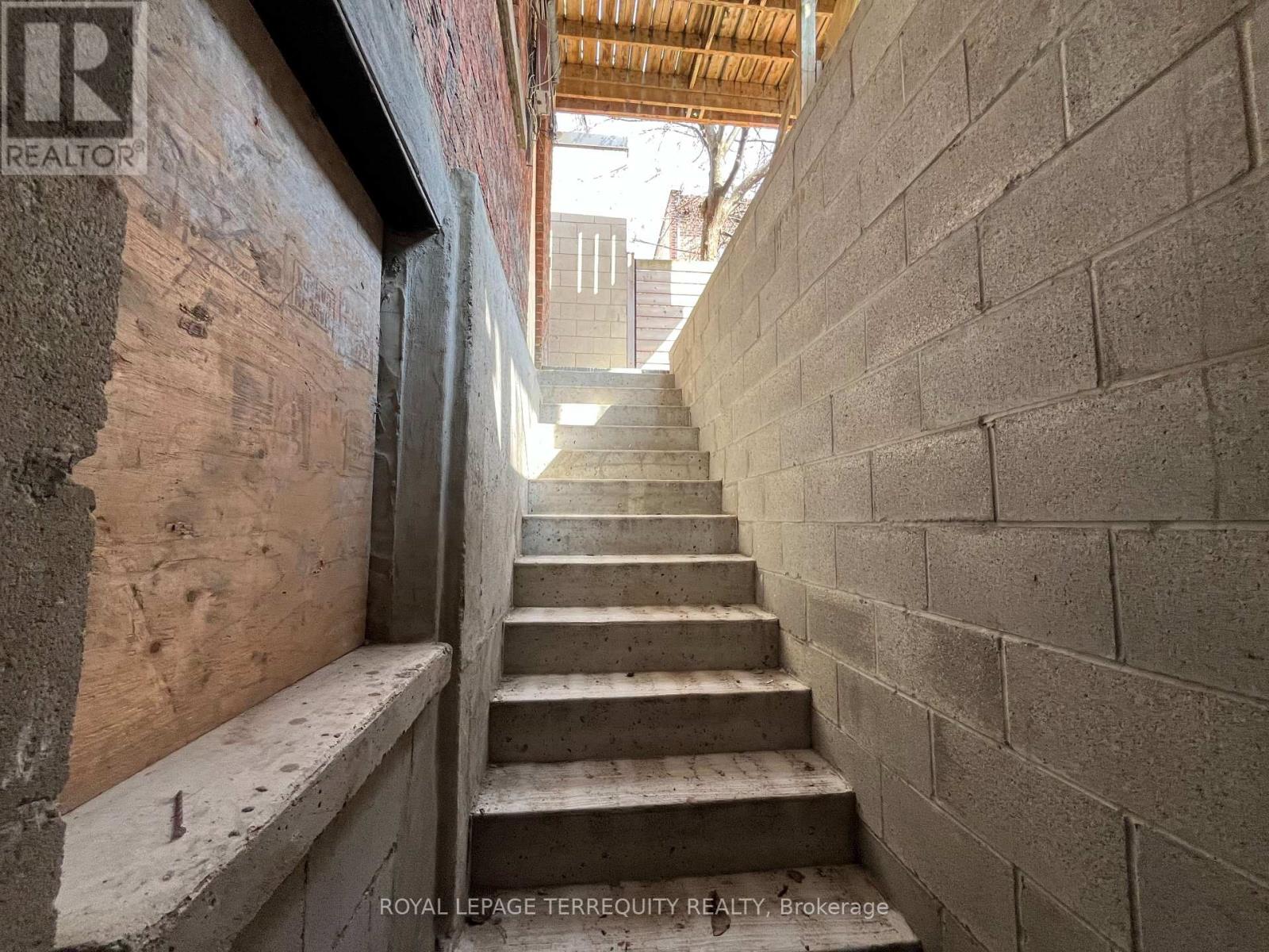 B - 389 Jane Street, Toronto, Ontario  M6S 3Z3 - Photo 12 - W12101090