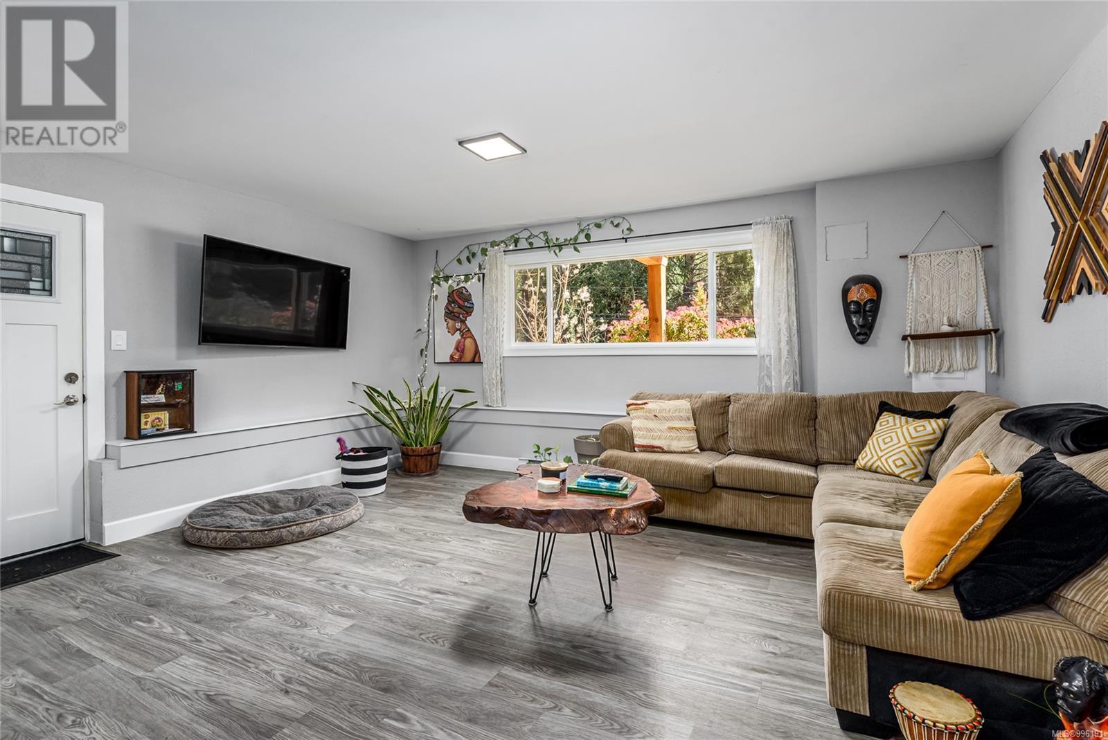 Property at 4696 Gail Cres image 3