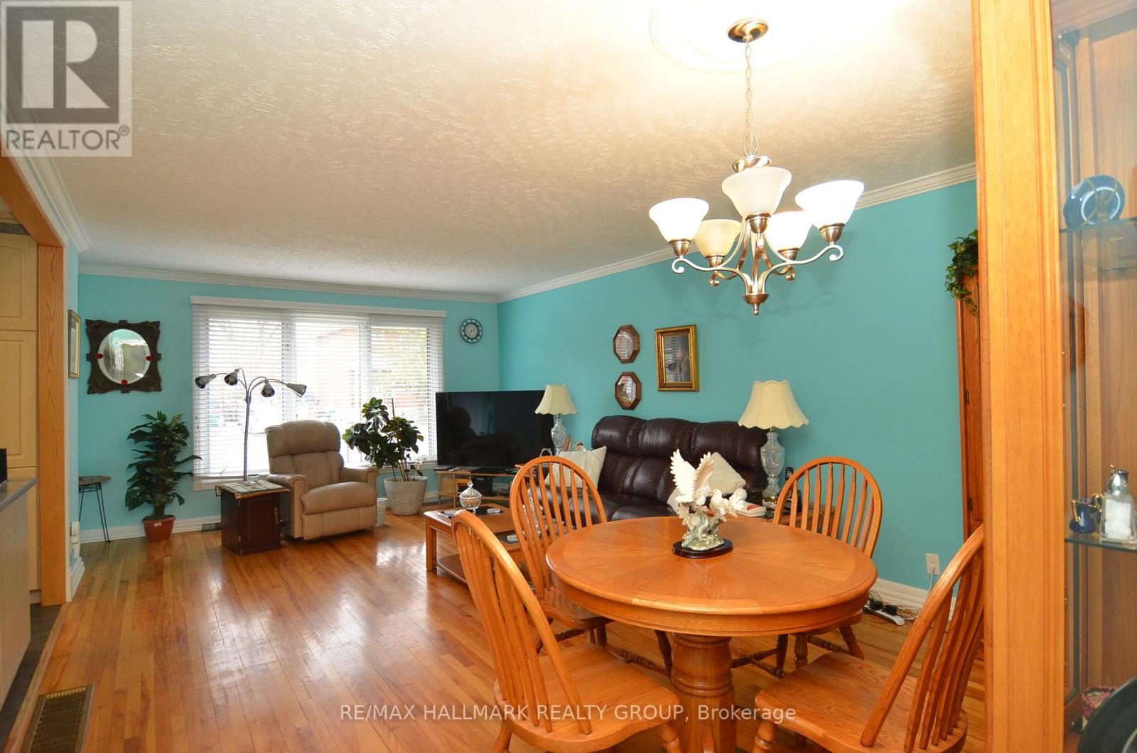 Property at 686 CUMMINGS AVENUE image 5