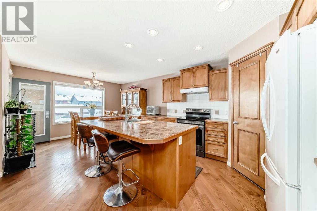 Property at 250 Eversyde Close SW image 4