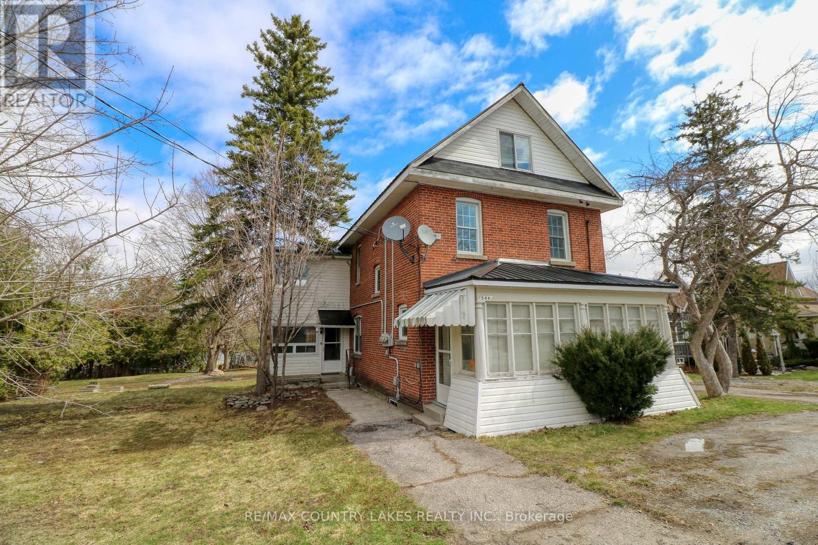 Property at 544 SIMCOE STREET image 1