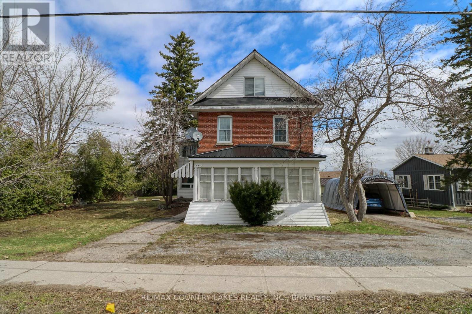 Property at 544 SIMCOE STREET image 2