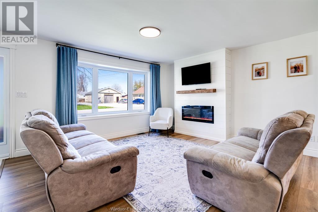 Property at 1049 MAPLE image 3