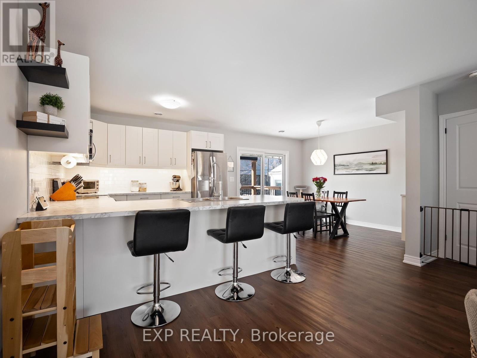 53 Plymouth Avenue, St. Catharines, Ontario  L2R 2X8 - Photo 7 - X12102528