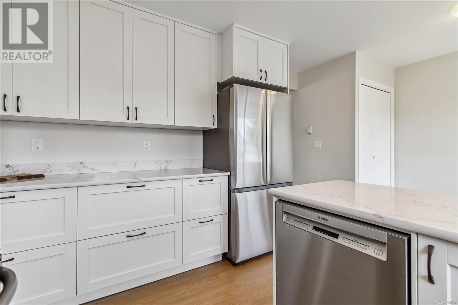 Property at 1507 Robinwood Pl image 2