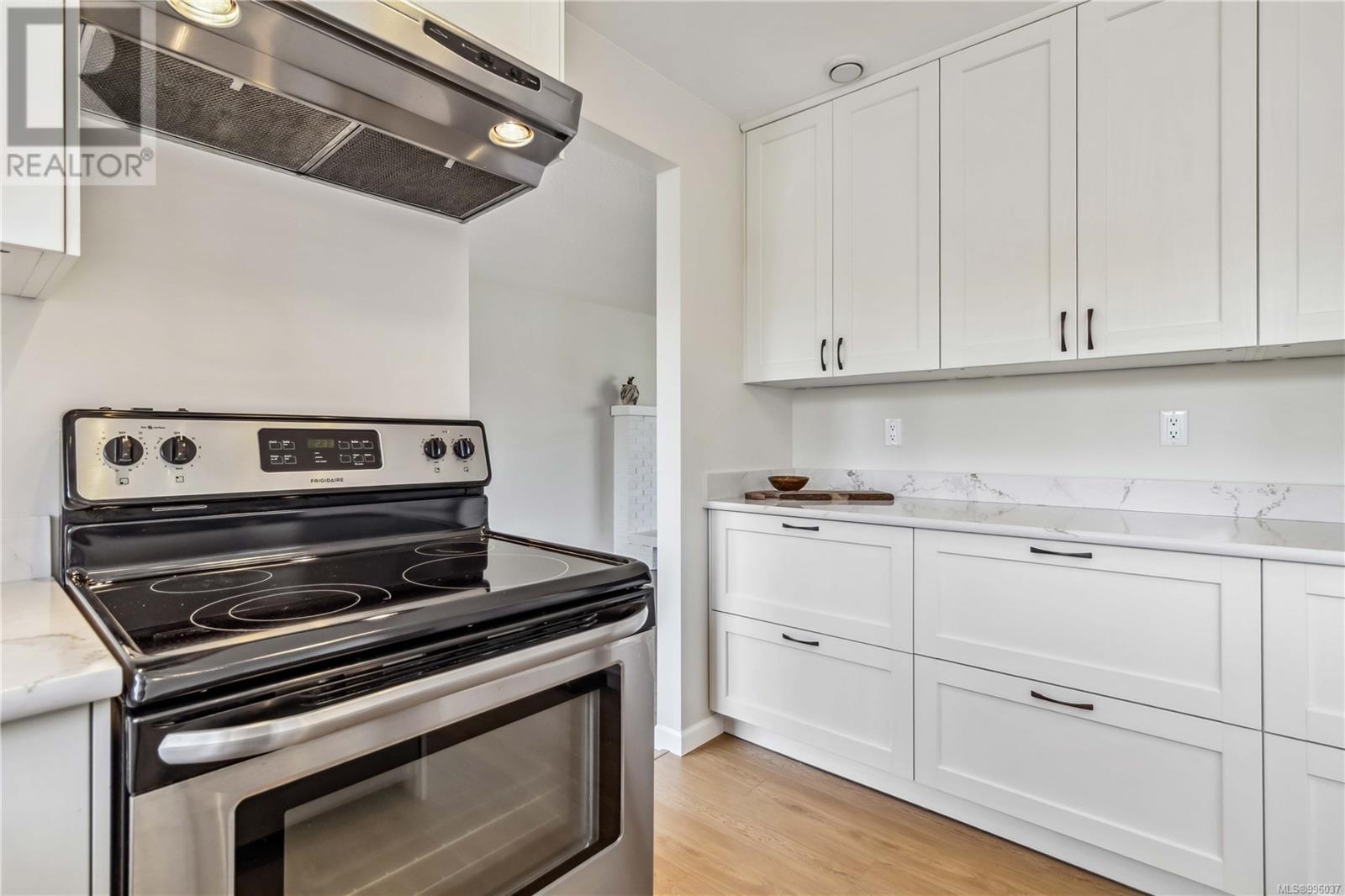 Property at 1507 Robinwood Pl image 3