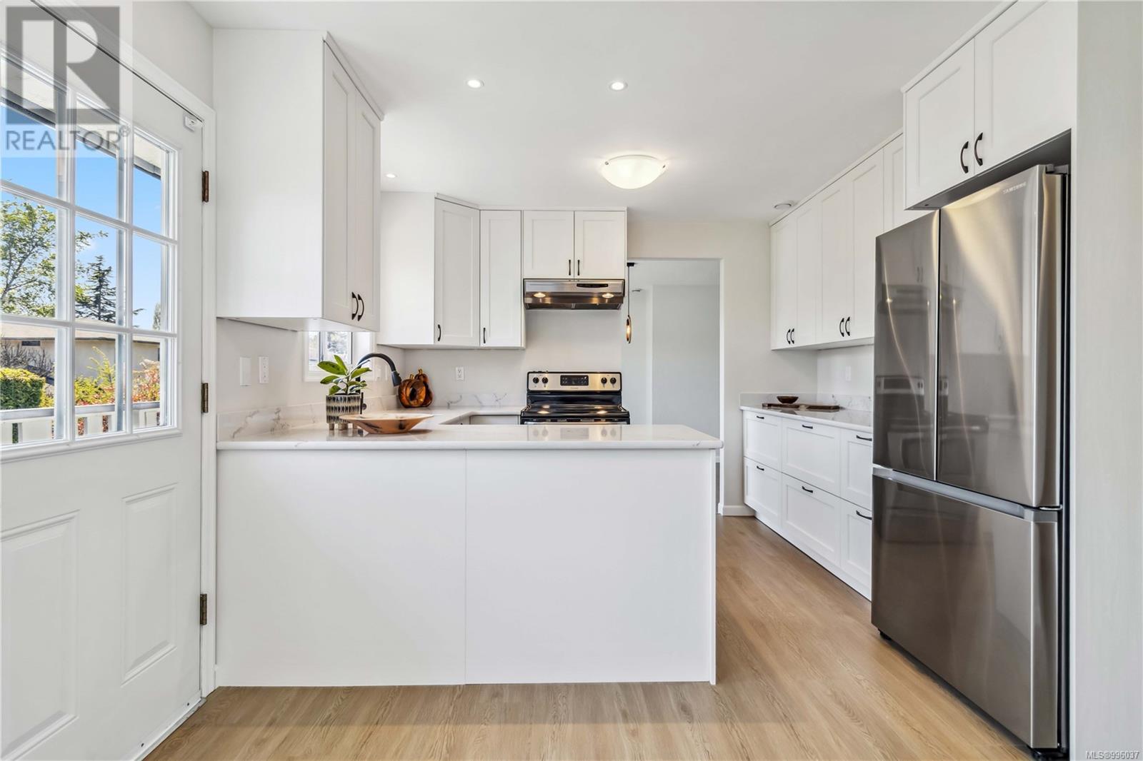 Property at 1507 Robinwood Pl image 5
