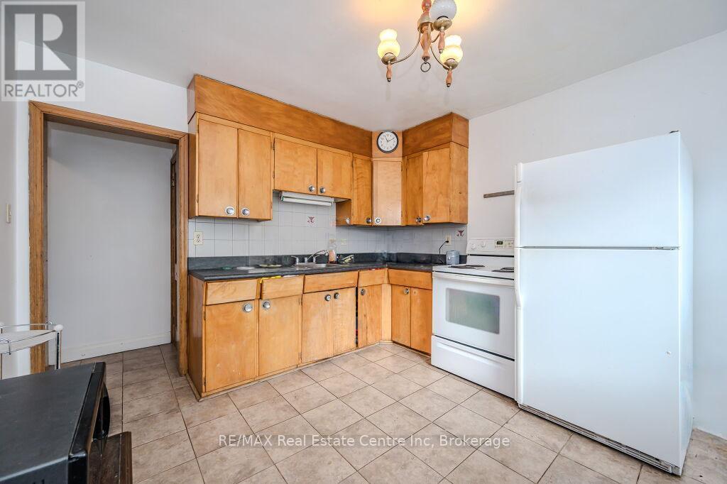 113 Elizabeth Street, Guelph, Ontario  N1E 2X4 - Photo 2 - X12102480