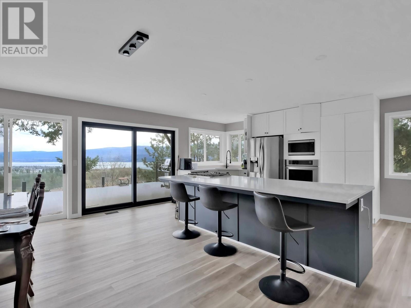 Property at 2848 Lower Glenrosa Road image 3