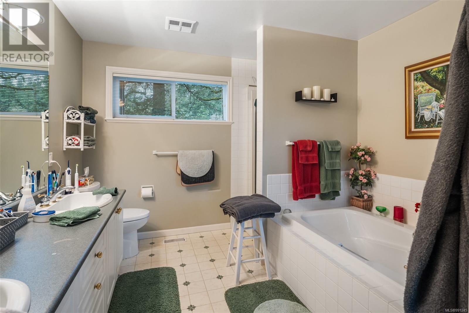 Property at 983 Carolwood Dr image 5