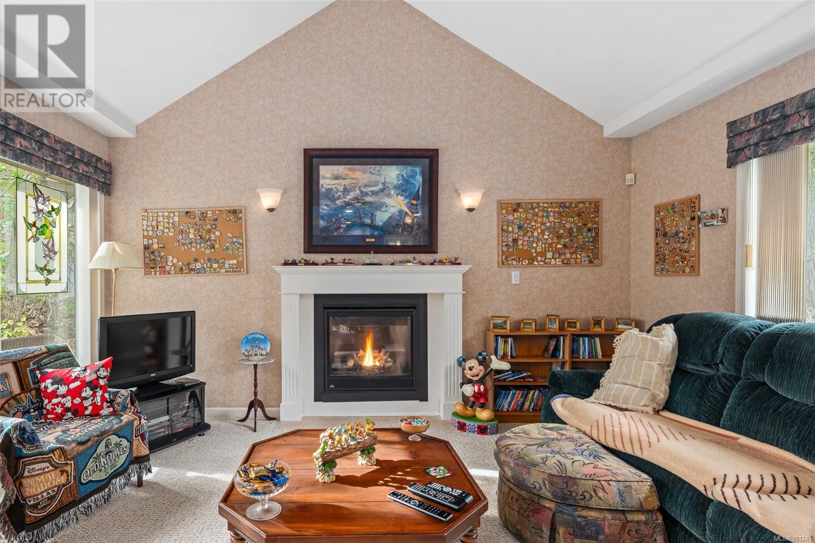 Property at 983 Carolwood Dr image 4