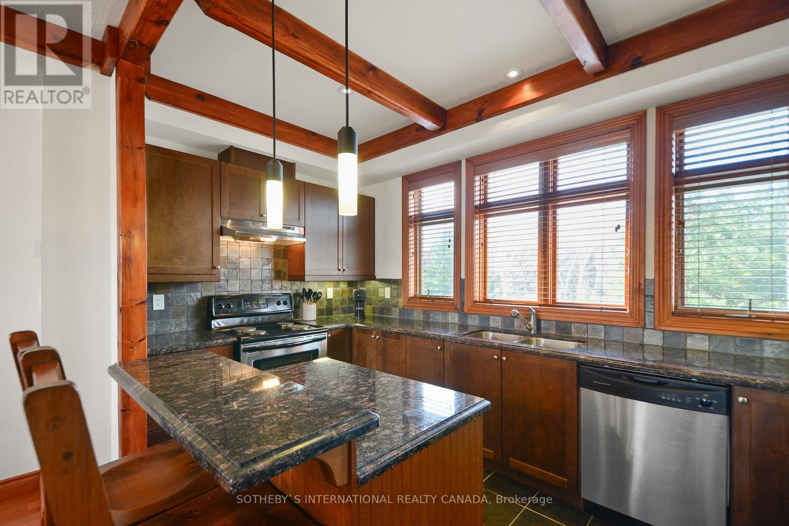 32 - 214 Blueski George Crescent, Blue Mountains, Ontario  L9Y 0V5 - Photo 6 - X12086043