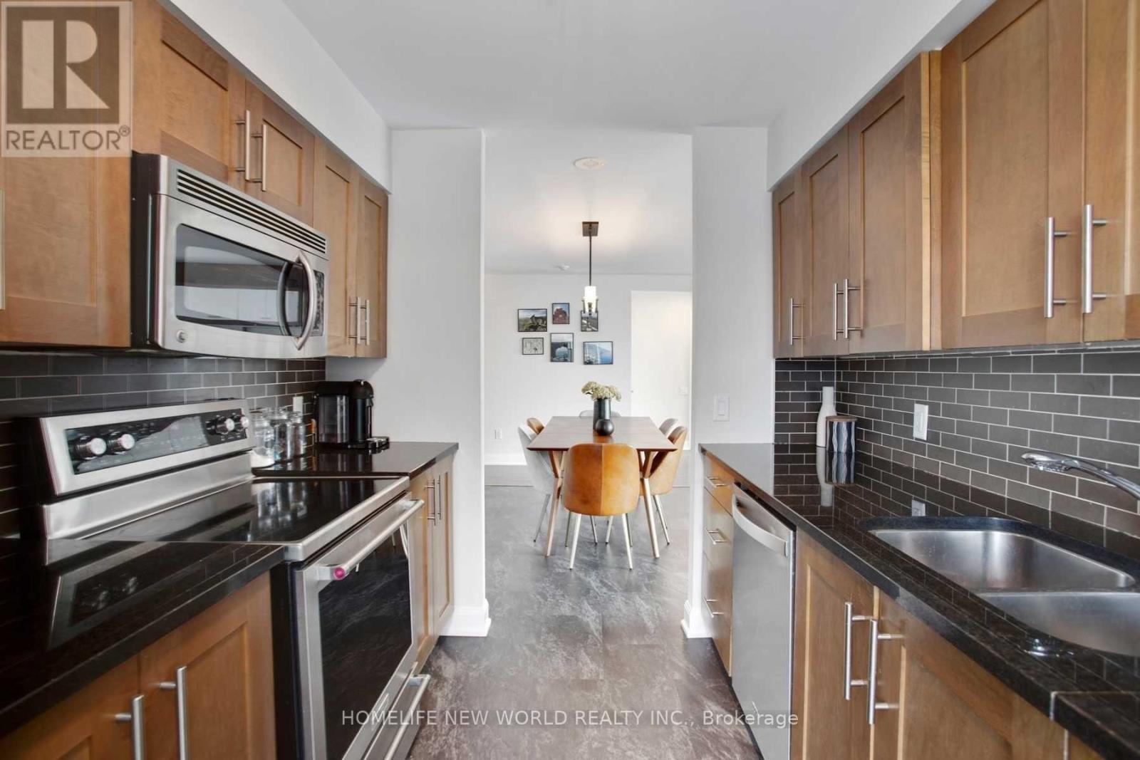 2105 - 2181 Yonge Street, Toronto, Ontario  M4S 3H7 - Photo 17 - C12102395