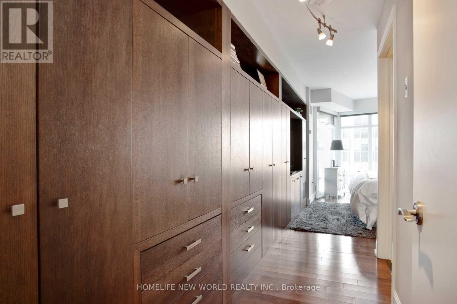 2105 - 2181 Yonge Street, Toronto, Ontario  M4S 3H7 - Photo 18 - C12102395