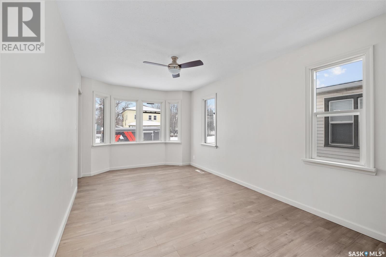Property at 138 10th STREET E image 3