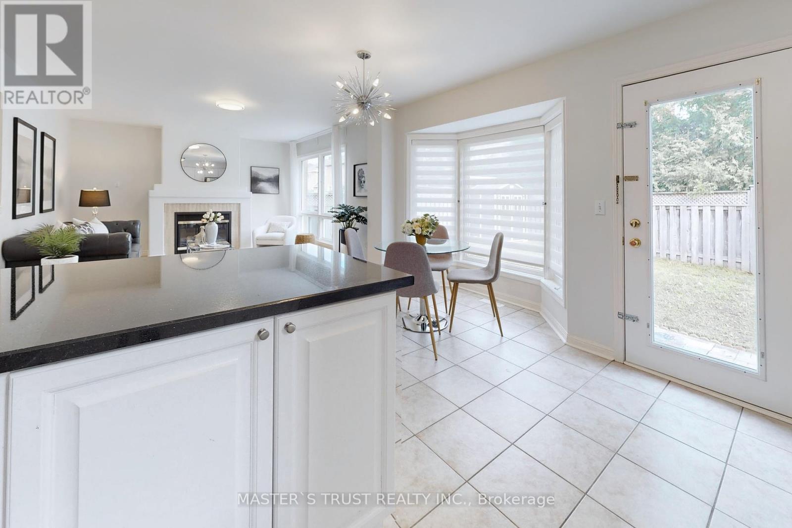 12 Castlemore Avenue, Markham, Ontario  L6C 2B3 - Photo 12 - N12102536