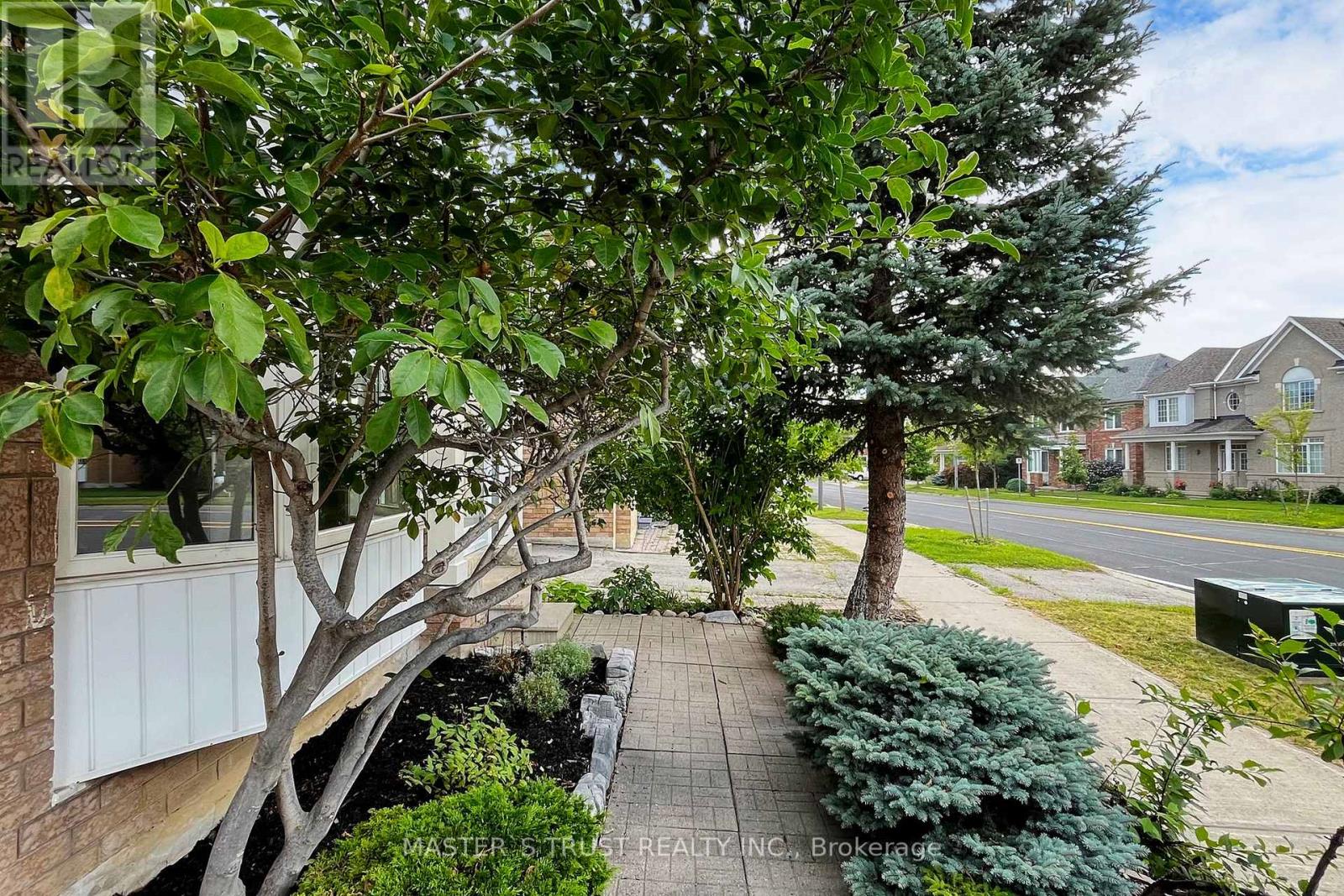 12 Castlemore Avenue, Markham, Ontario  L6C 2B3 - Photo 3 - N12102536