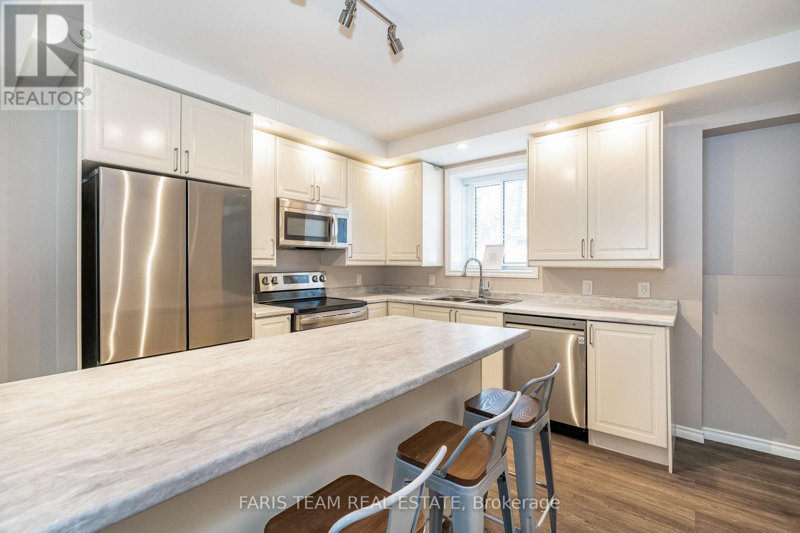 2082 Centre Avenue, Severn, Ontario  L3V 6H3 - Photo 4 - S12102412