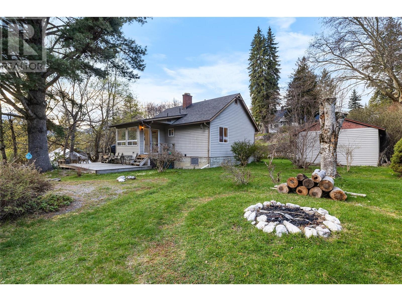 321 GOLF VIEW Street, Riondel, British Columbia