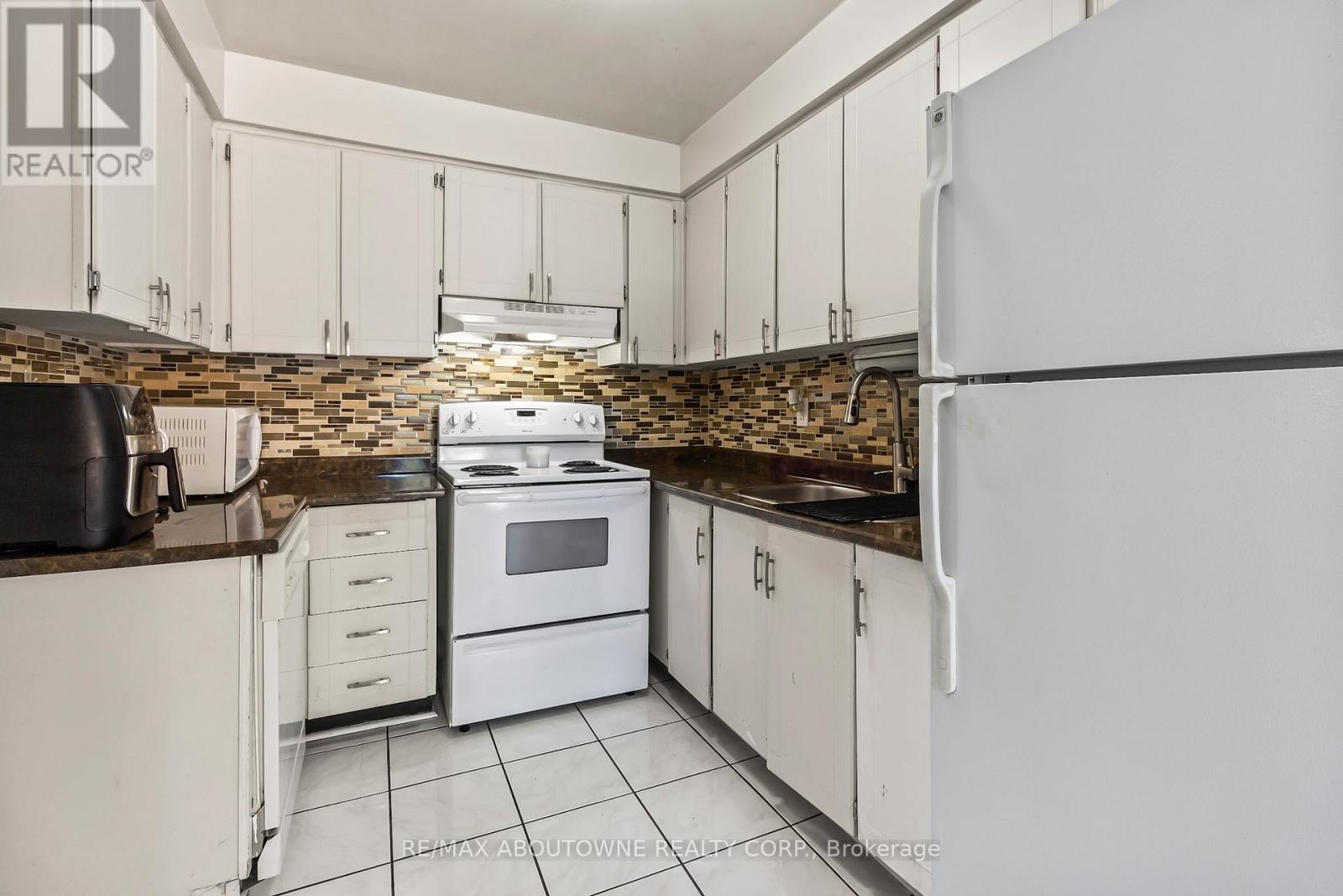 70 - 3339 Council Ring Road, Mississauga, Ontario  L5L 2A9 - Photo 12 - W12102518