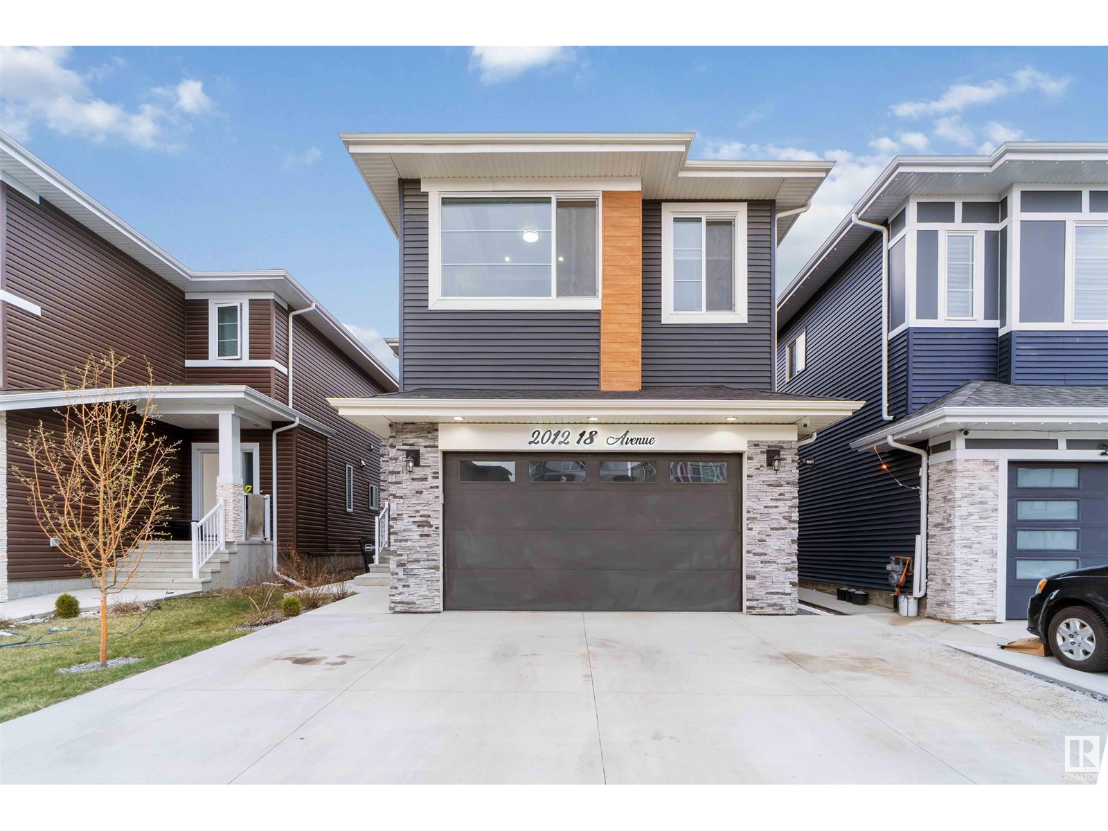 Property at 2012 18 AV NW image 2