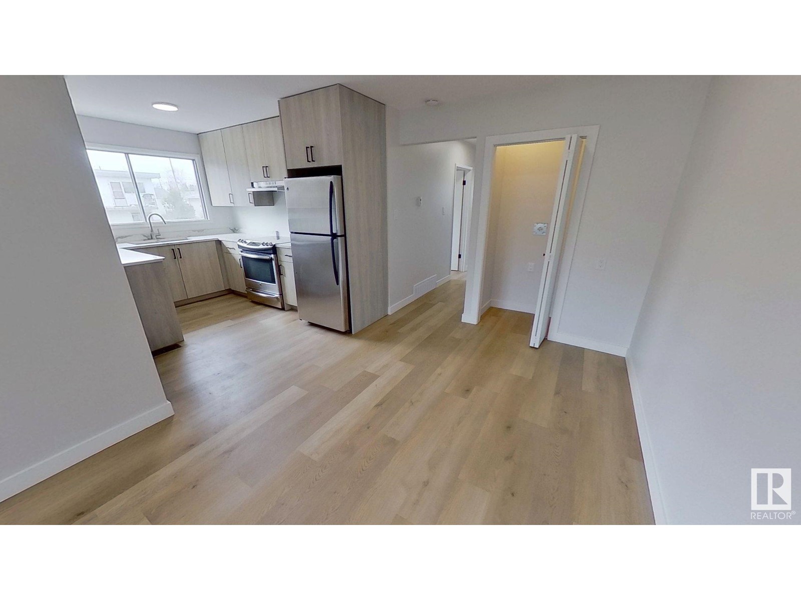 Property at 13002 69 ST NW image 5