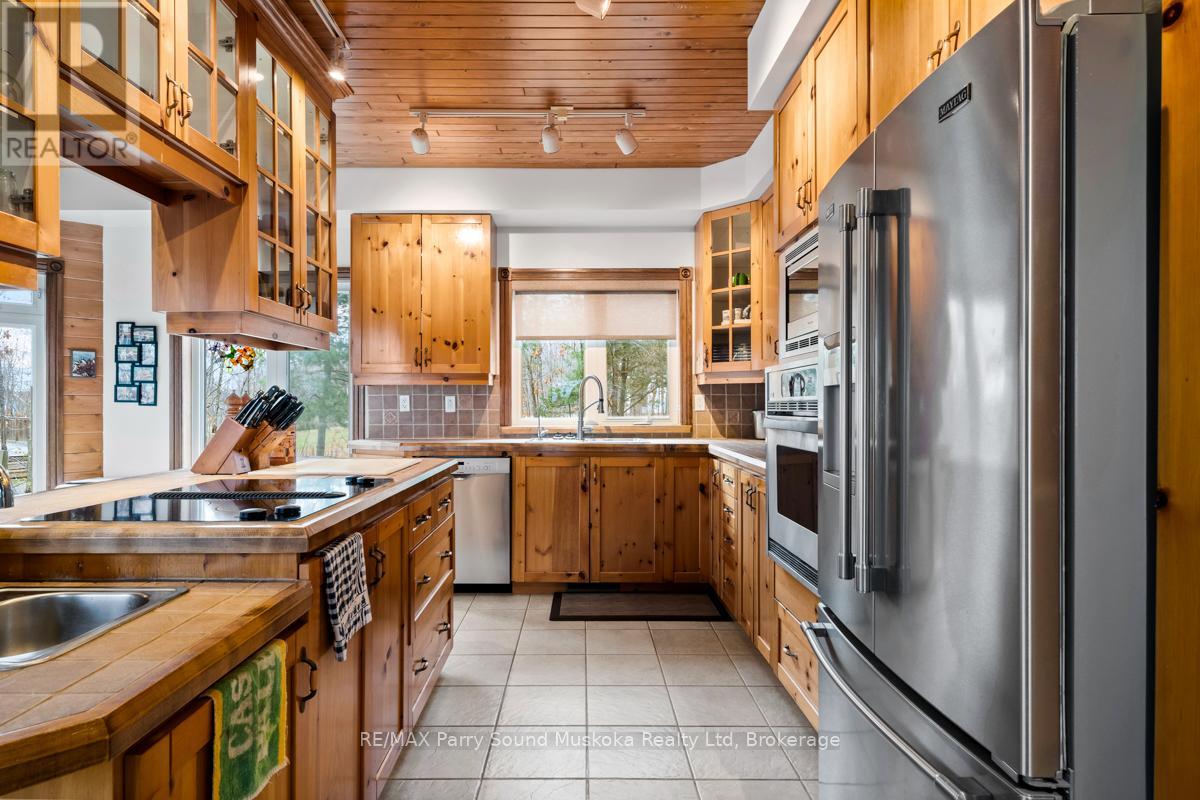 24 Wendy's Lane, Mckellar, Ontario  P2A 0B5 - Photo 19 - X12097604