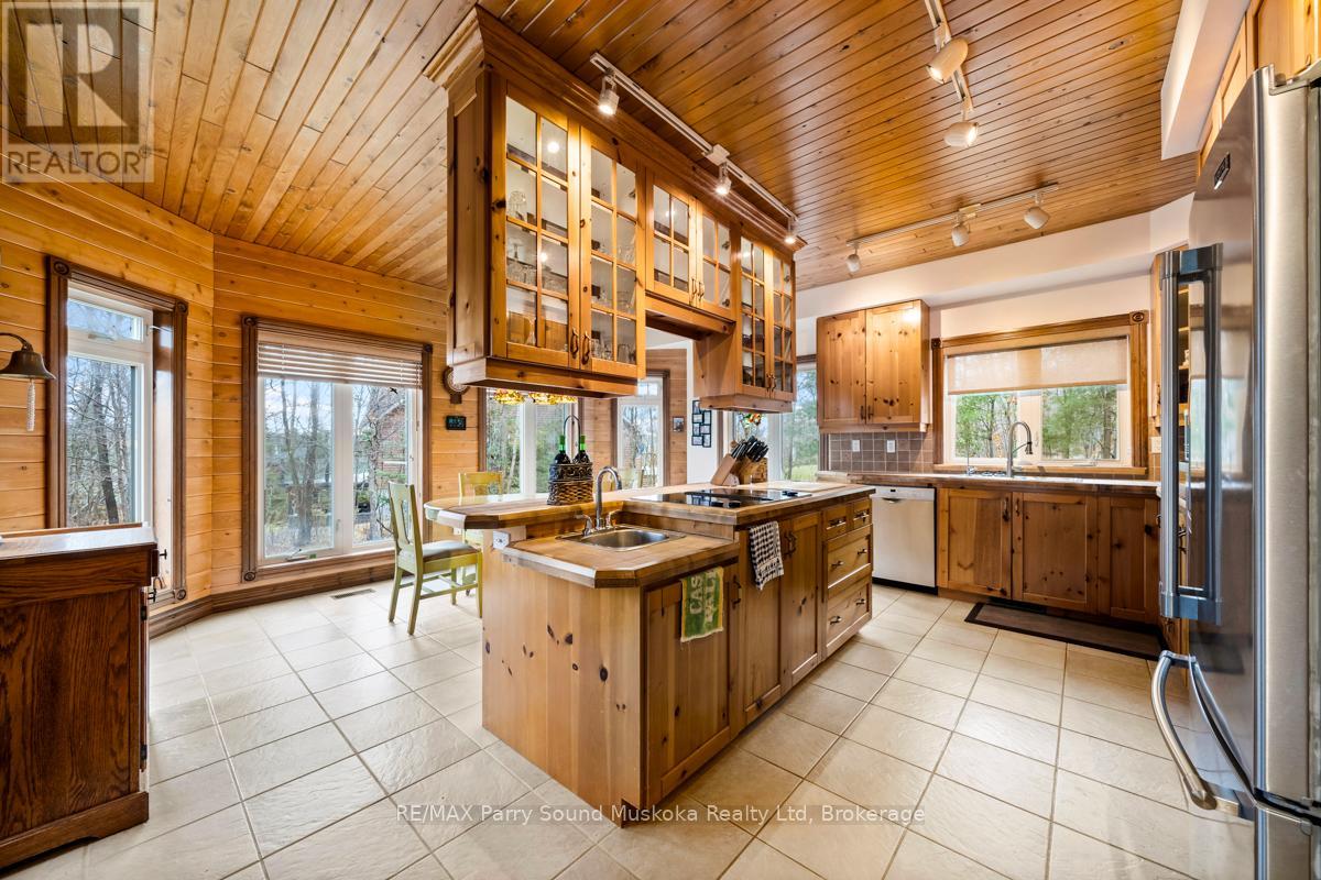 24 Wendy's Lane, Mckellar, Ontario  P2A 0B5 - Photo 18 - X12097604