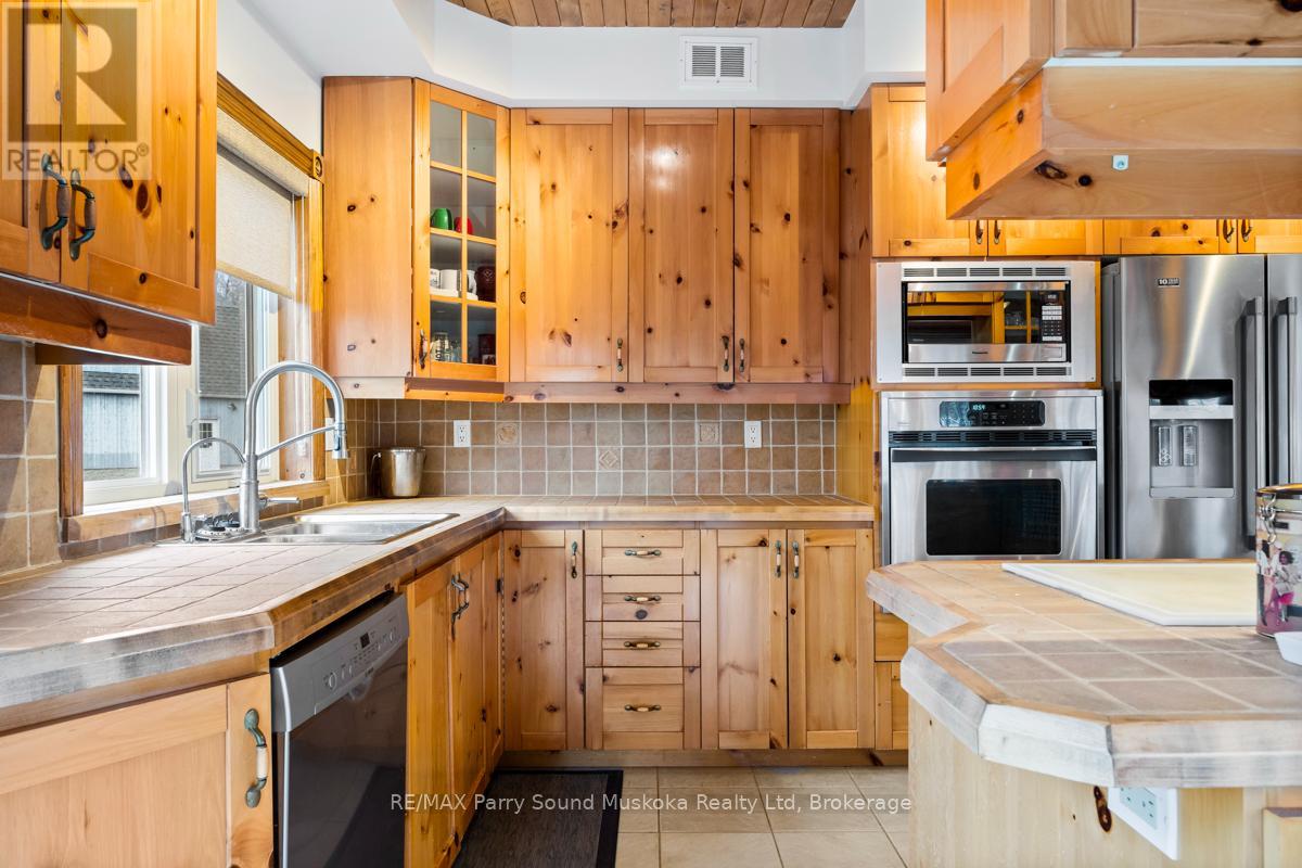 24 Wendy's Lane, Mckellar, Ontario  P2A 0B5 - Photo 21 - X12097604