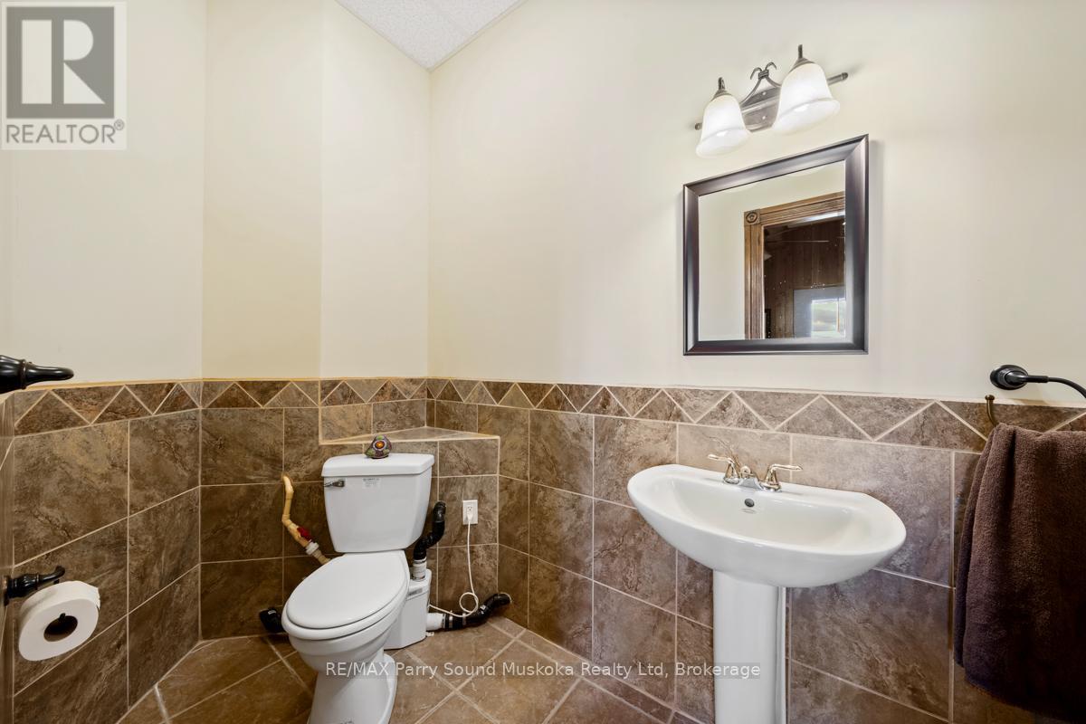 24 Wendy's Lane, Mckellar, Ontario  P2A 0B5 - Photo 43 - X12097604