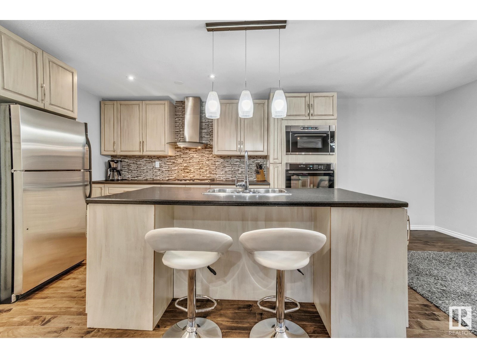 Property at 5758 172 ST NW image 3