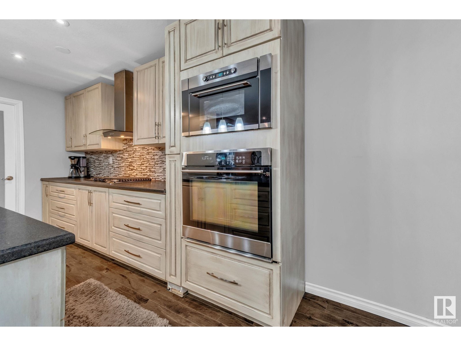 Property at 5758 172 ST NW image 2