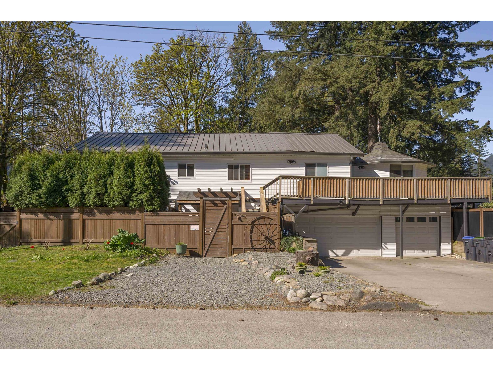 Property at 695 HUDSON BAY STREET image 3