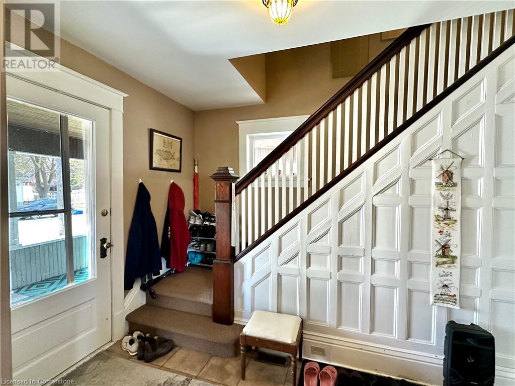 Property at 110 PARK Avenue W image 4